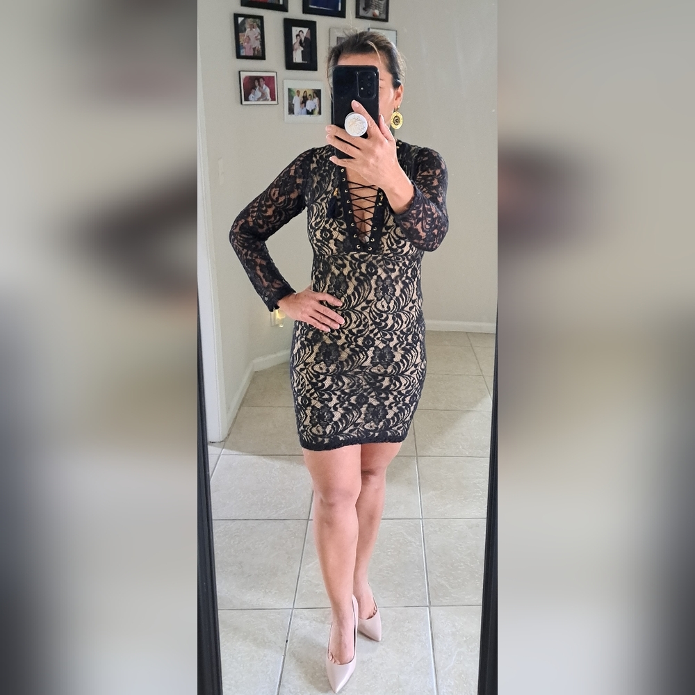 Women's dress short and fitted